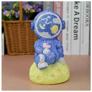 Alcancía astronauta pega diamantes